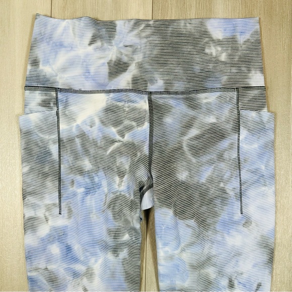 Athleta Salutation Stash Pocket II Textured Capri Leggings Size Medium - Picture 5 of 9